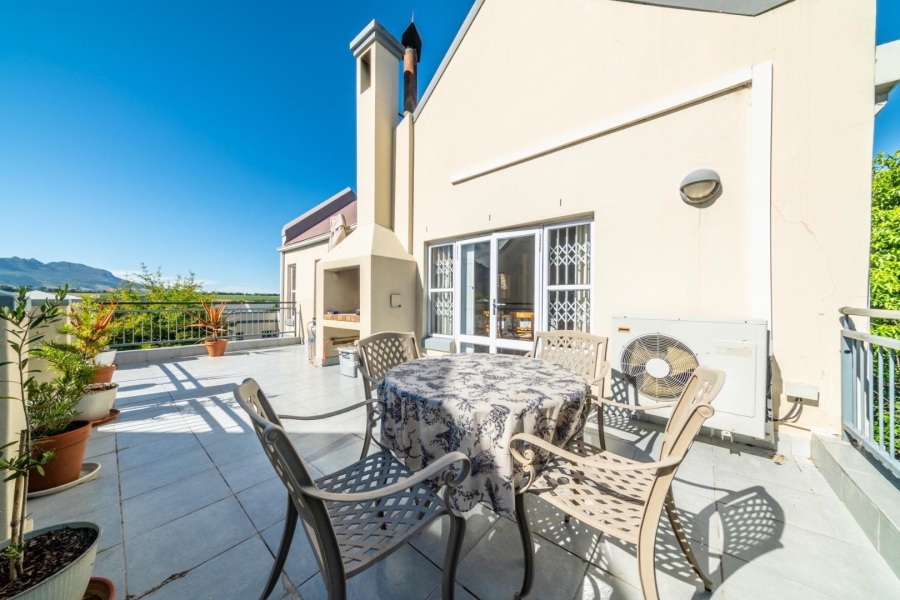 To Let 2 Bedroom Property for Rent in Onder Papegaaiberg Western Cape